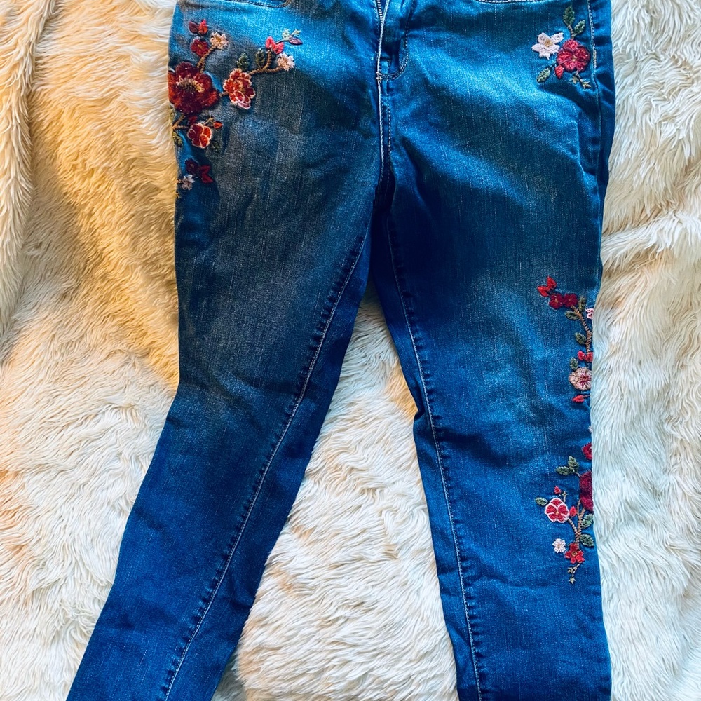 Mossimo embroidered jeggings.